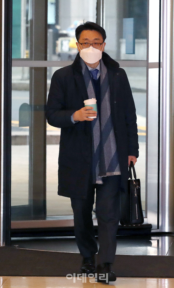 출근하는 김진욱 공수처장 후보자                                                                                                                                                                   