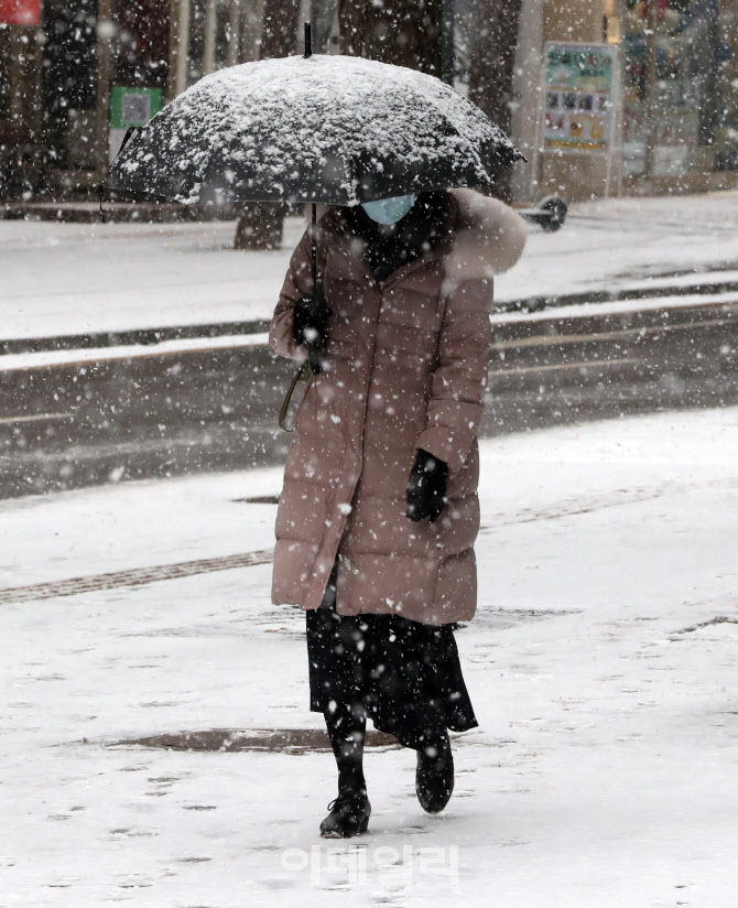 하늘에서 눈이 펑펑                                                                                                                                                                                