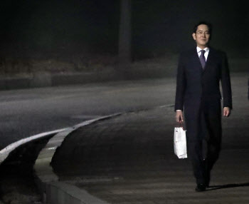 "韓 최대기업 리더십 공백"…이재용 구속에 외신 긴급 타전