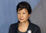 서울구치소 수감 박근혜, 확진 직원과 밀접접촉…PCR검사 받는다