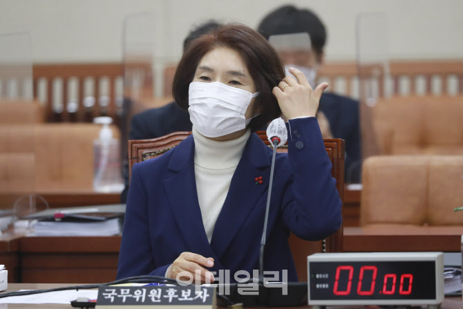 '인사청문회 출석한 한정애 후보자'                                                                                                                                                       