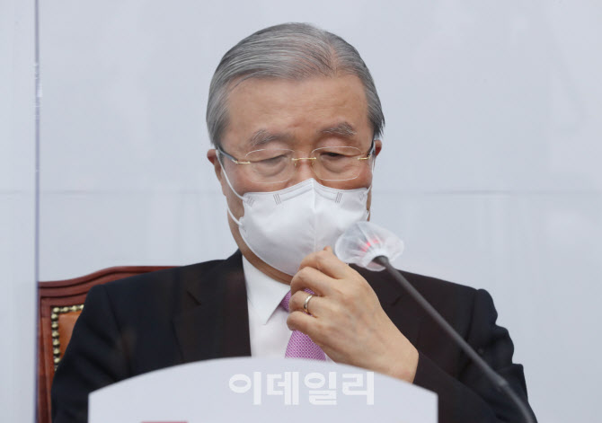 김종인, '이익공유제? 지원 대책 시행하면 필요치 않다'                                                                                                                                    