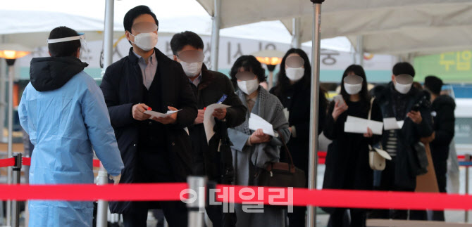 임시선별검사소 찾은 시민들                                                                                                                                                                        