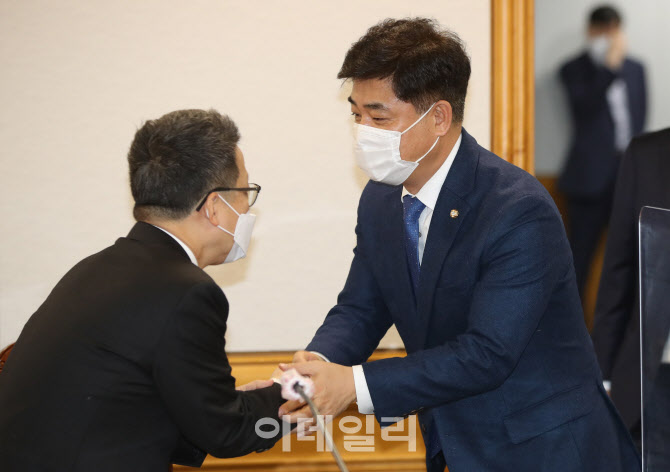  K뉴딜 지원방안 회의 참석하는 김병욱 의원                                                                                                                                                         