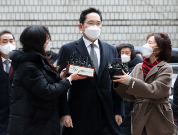 이재용 "사회적 책임 다하는 삼성으로 거듭나야"…임직원에 옥중서신