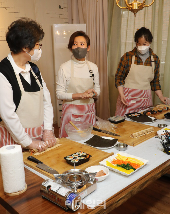 나경원 전 의원, '여성일자리 현장 프로그램 참여'                                                                                                                                         