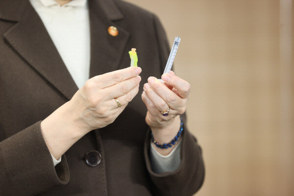 [단독]Corona Vaccine Syringe Helped by Samsung, Approved by US FDA
