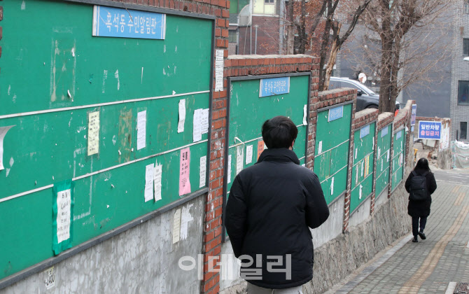 [포토]신학기 코앞인데, 찬바람 쌩쌩부는 대학가