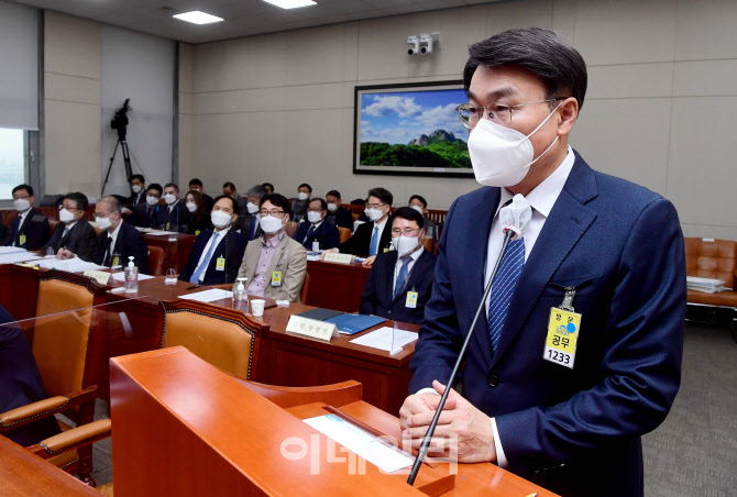 [포토]최정우 포스코 회장, '노후시설 개선 집중...무재해 사업장 만들겠다'