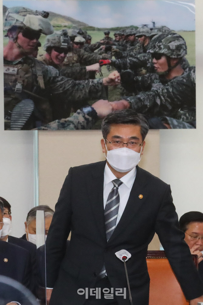 '국방위 출석하는 서욱 국방부 장관'                                                                                                                                                      