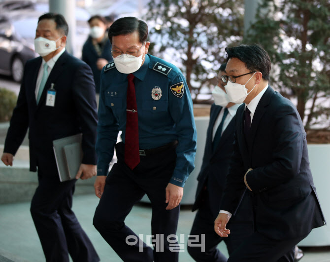 김창룡 청장 예방하기 위해 경찰청 방문한 김진욱 공수처장                                                                                                                                           