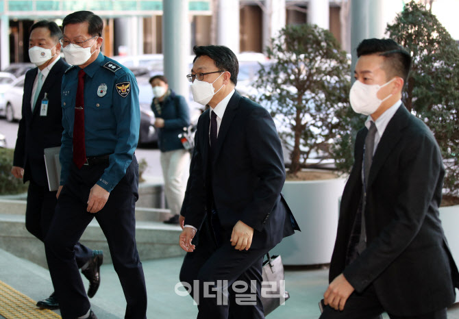 김진욱 공수처장, 김창룡 청장 예방하기 위해 경찰청 방문                                                                                                                                            