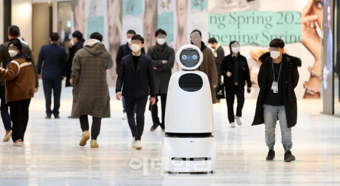 백화점 절반이 공원, 서울 최대 규모 ‘더현대 서울’ 사전 오픈                                                                                                                                      