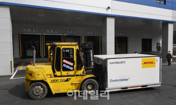 아스트라제네카 백신, 물류창고로                                                                                                                                                                   