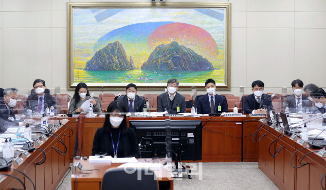 정무위 전체회의, '전자금융거래법 개정안에 관한 공청회'                                                                                                                                  