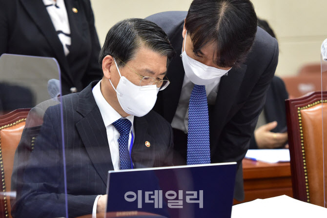 정무위 전체회의 출석한 은성수                                                                                                                                                                     