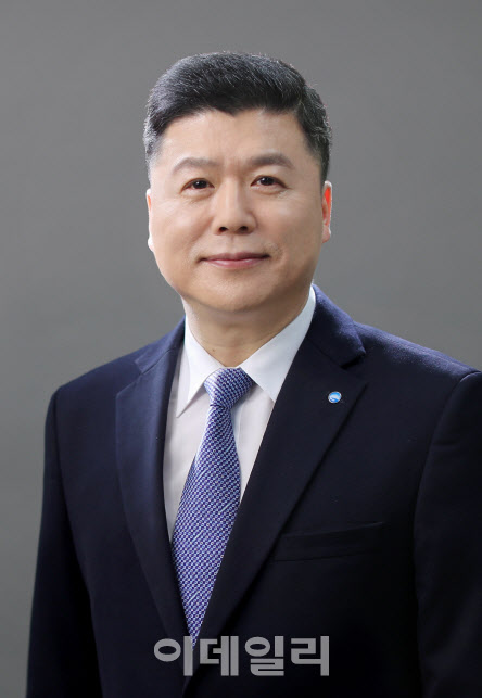 Kwon Kwang-seok, president of Woori Bank, with one month remaining in office.