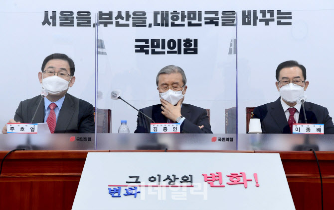 생각에 잠긴 김종인                                                                                                                                                                                