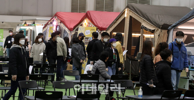 다양한 캠핑 트레일러들이 한자리에                                                                                                                                                                 