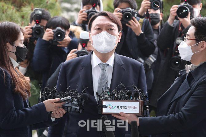 윤석열 "상식과 정의 무너지는 것 지켜보기 힘들다"                                                                                                                                        