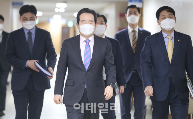 브리핑실 향하는 정세균 총리                                                                                                                                                                       