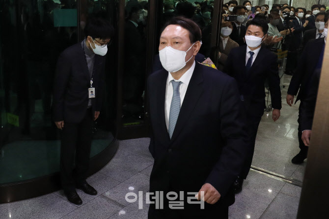 대검 나서는 윤석열 총장                                                                                                                                                                           