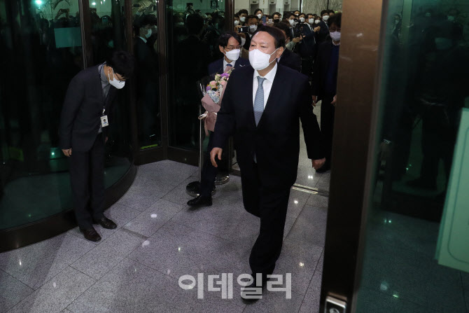 대검에서 이동하는 윤석열 총장                                                                                                                                                                     