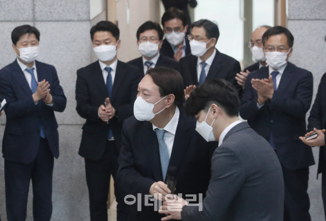 대검에서의 마지막 발언을 마친 윤석열 총장                                                                                                                                                         