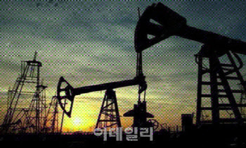 OPEC+, 예상 깨고 "내달 증산 없다"…WTI 65달러 육박(상보)