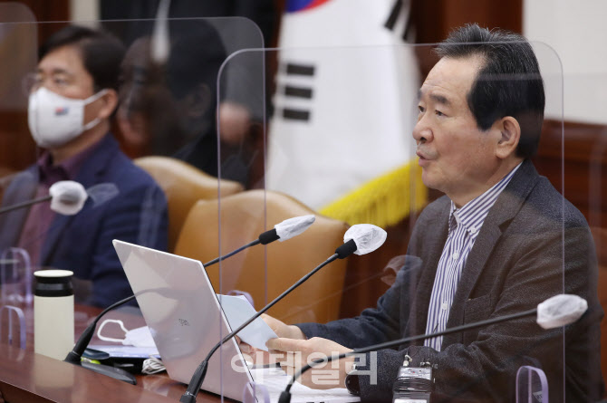 코로나 백신·치료제 상황점검회의 주재하는 정세균                                                                                                                                                  