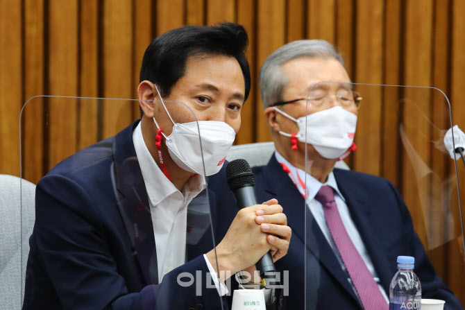 '인사말하는 오세훈 서울시장 후보'                                                                                                                                                       