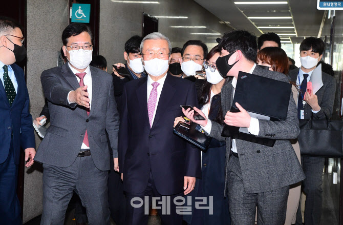 김종인, '명예 퇴진'                                                                                                                                                                     