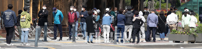 북적이는 송파구 선별진료소                                                                                                                                                                        