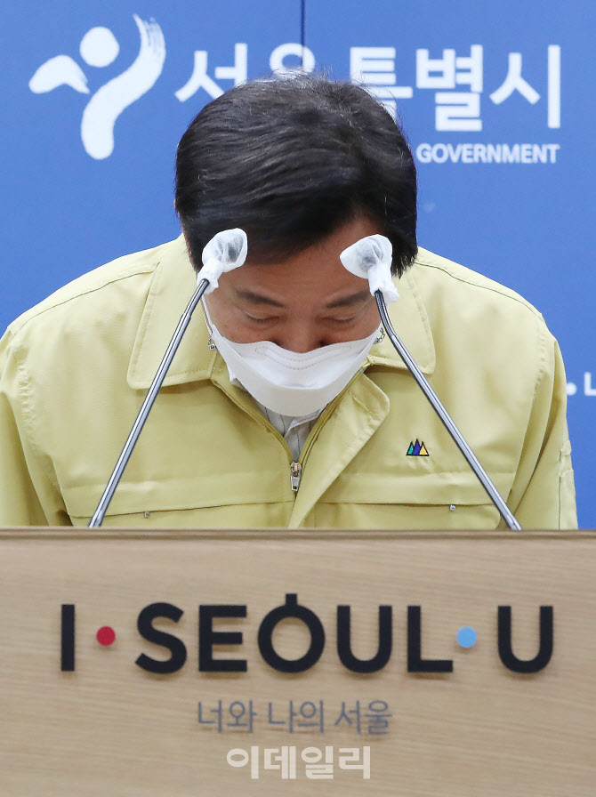 인사하는 오세훈 서울시장                                                                                                                                                                          