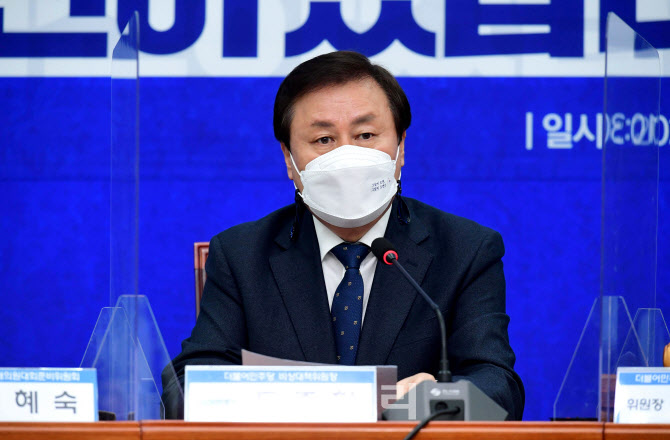 '발언하는 도종환 비대위원장'                                                                                                                                                            