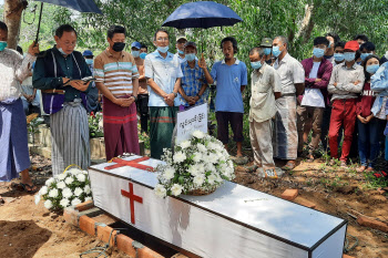 "미얀마 군부, 시신 되찾으려는 시위대 유가족에 10만원 내라"