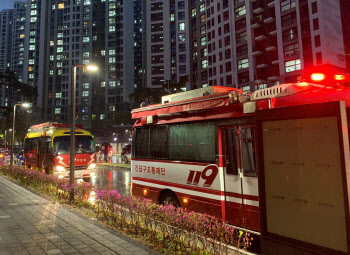 택배차량 지상출입 막은 아파트, '폭발물' 설치 신고…경찰 출동