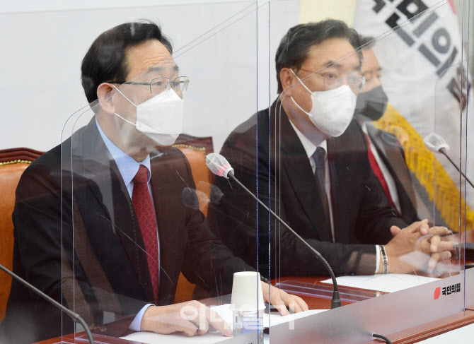 주호영, '日 주변국에 사과, 양해 구해도 모자잘 판에 적반하장'                                                                                                                            