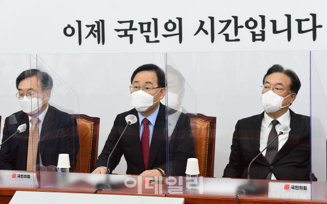 '발언하는 주호영 권한대행'                                                                                                                                                              