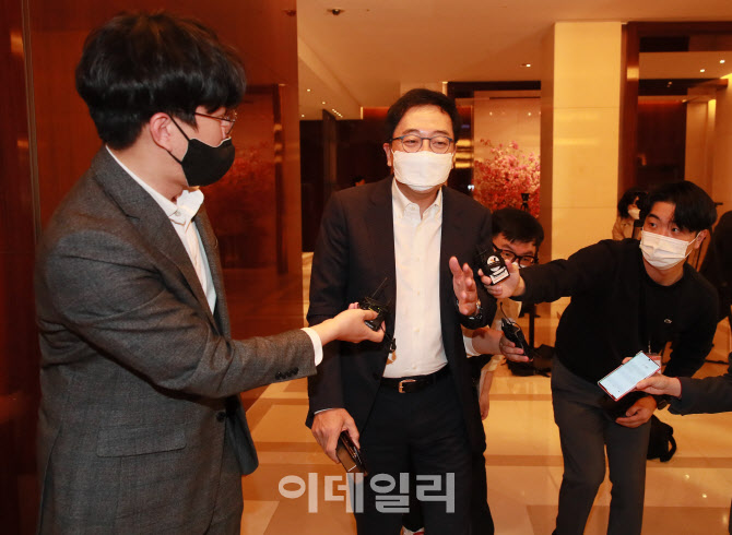 김종인과 회동, '질문에 답하는 금태섭'                                                                                                                                                   