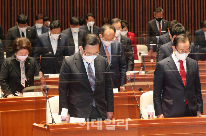 국민의힘, '세월호 참사 희생자들에 묵념'                                                                                                                                                 