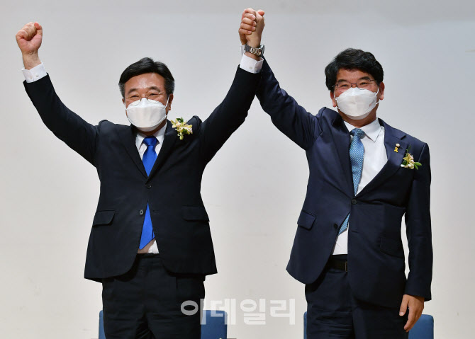 윤호중, '더불어민주당 신임 원내대표에 선출'                                                                                                                                             