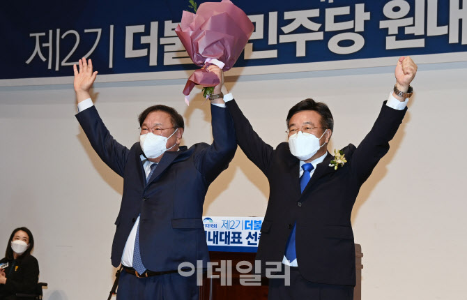 '더불어민주당 신임 원내대표에 윤호중 선출                                                                                                                                                    