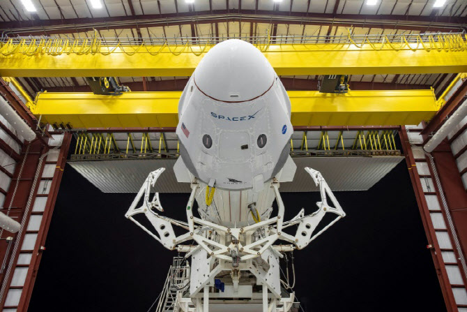 NASA selects’Space X’as a lunar landing ship operator.. Musk beats Bezos