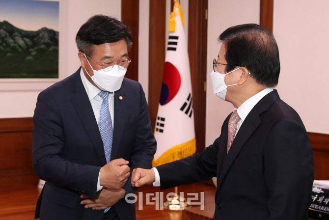 윤호중 더불어민주당 원내대표 겸 비상대책위원장, 박병석 의장 예방                                                                                                                                  