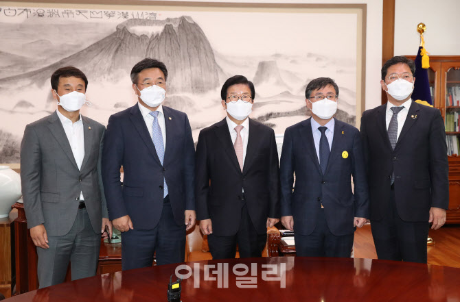 박병석 국회의장 예방하는 더불어민주당 신임 원내대표단                                                                                                                                             