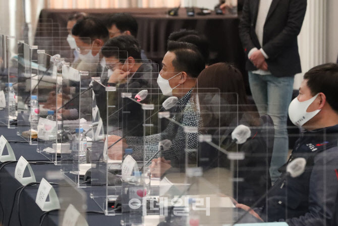 발언하는 이동호 근로자위원                                                                                                                                                                        