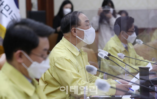 홍남기 총리 직무대행, 코로나19 중앙재난안전대책본부 회의 주재                                                                                                                                     