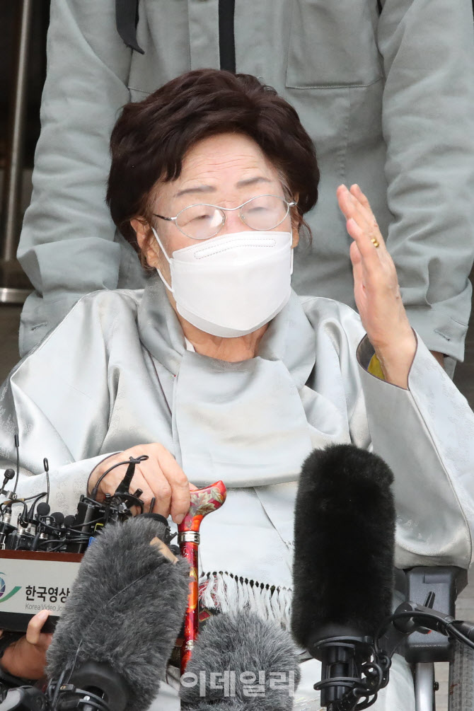 '패소' 재판에 대해 입장 밝히는 이용수 할머니                                                                                                                                            