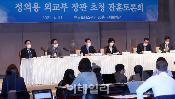 정의용, "韓기업들, 상당규모 대미투자 구상 중…현명한 판단 기대"                                                                                                                         